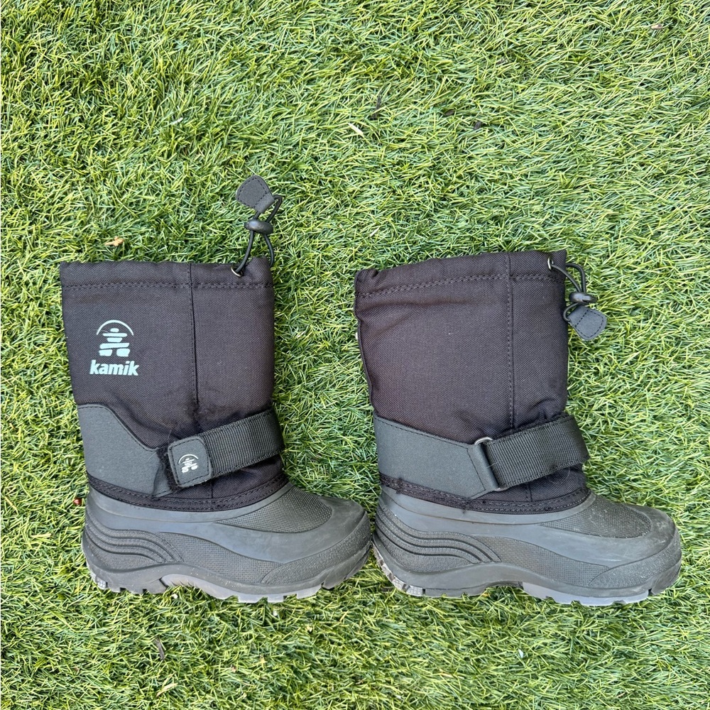 Kamik Rocket Wide sturdy snow boots size 11. Barely worn. Unisex.